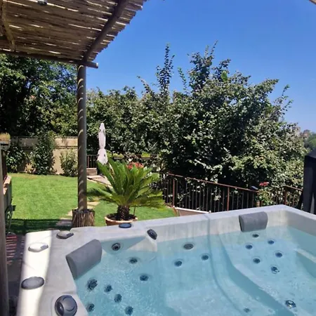 A Pasturella, Jacuzzi Holiday home *